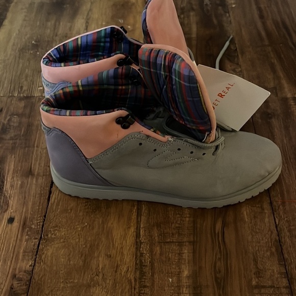 Tretorn Hi top athletic shoe boot women’s size 7 1/2 B pink purple and gray NWT - Picture 1 of 11